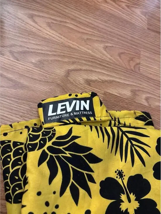 Pittsburgh Pirates Baseball Hawaiian Button Shirt Size Small - Picture 5 of 5